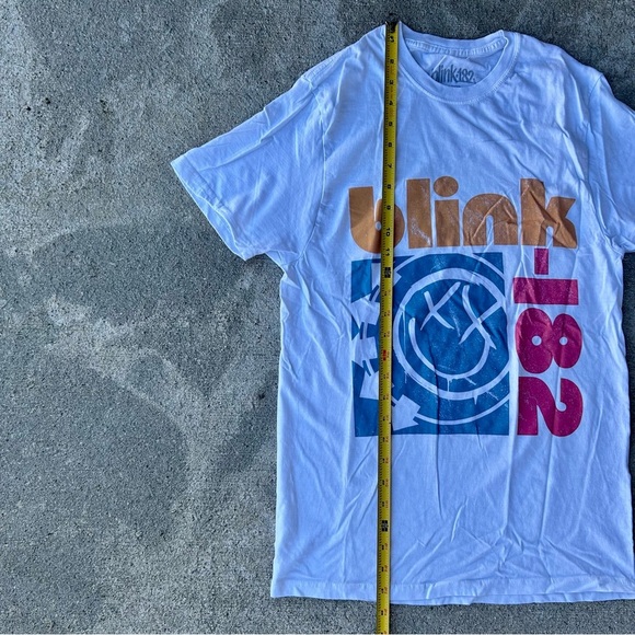 Blink-182 White Graphic Tee - Picture 4 of 6